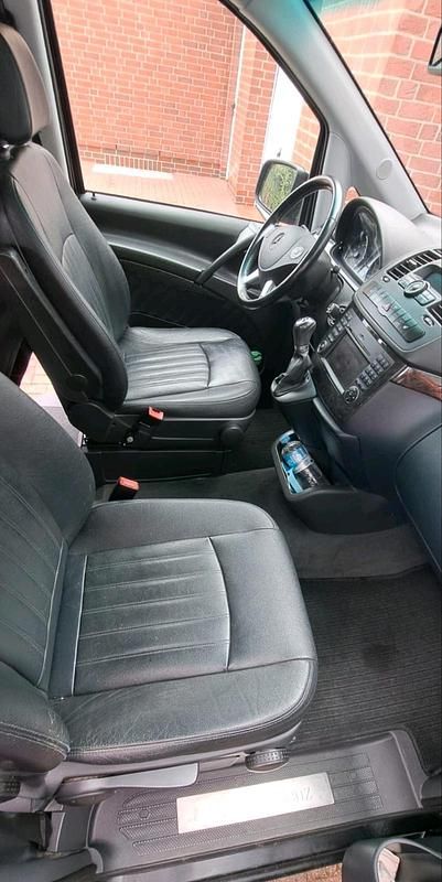 Schwarz Gebraucht 2011 Mercedes Viano Van / Kleinbus | 17.300 € (Fairer Preis) - Bild 1/4