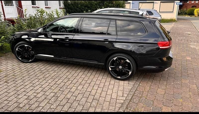 Schwarz Gebraucht 2016 VW Passat Limousine | 9.300 € (Guter Preis) - Bild 1/4