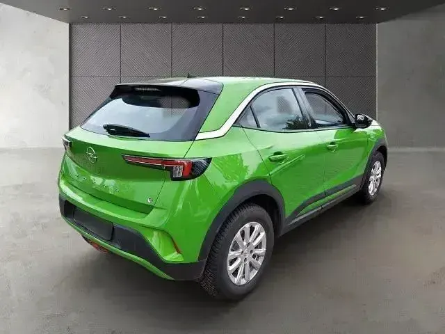 Gebraucht Opel Mokka-e Edition 100 kW (136 PS) 2021 Mamba green met SUV