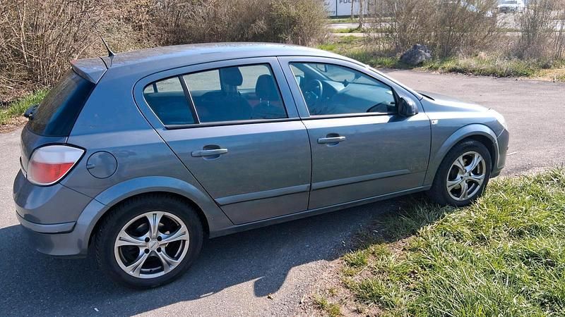 Gebraucht Opel Astra 90 PS (66 kW) 2004 Grau Limousine