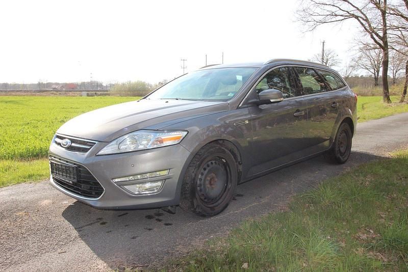 Gebraucht Ford Mondeo 140 PS (102 kW) 2013 Grau Kombi