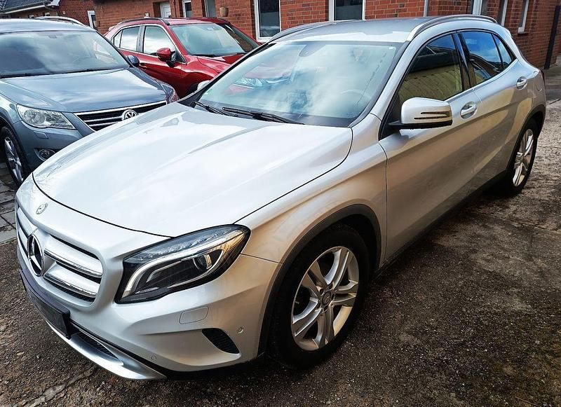 Gebraucht Mercedes GLA200 156 PS (114 kW) 2015 Silber SUV