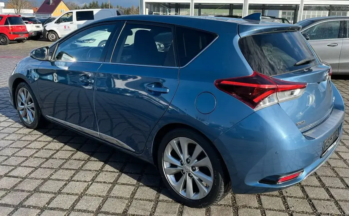 Gebraucht Toyota Auris Executive 111 PS (81 kW) 2015 Blau Limousine