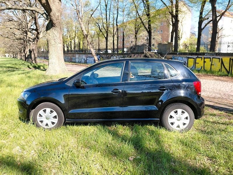 Gebraucht VW Polo 60 PS (44 kW) 2012 Schwarz Kleinwagen