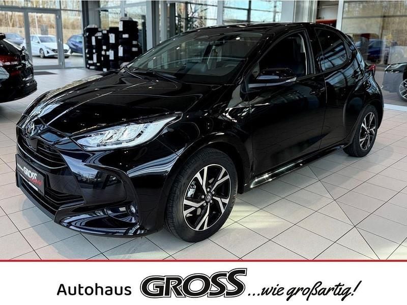 Schwarz Neu 2025 Toyota Yaris Hybrid Team Limousine | 24.350 € (Fairer Preis) - Bild 1/4
