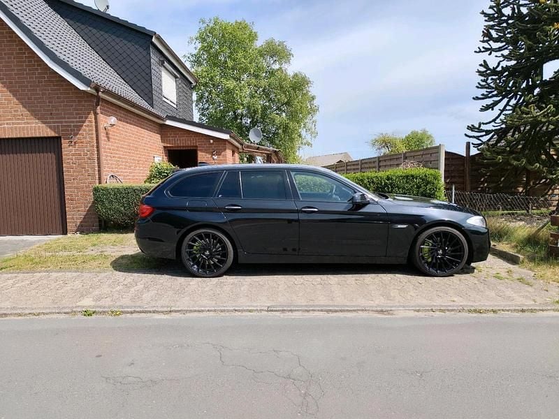 Usata BMW 530 258 CV (189 kW) 2012 Nero Station wagon