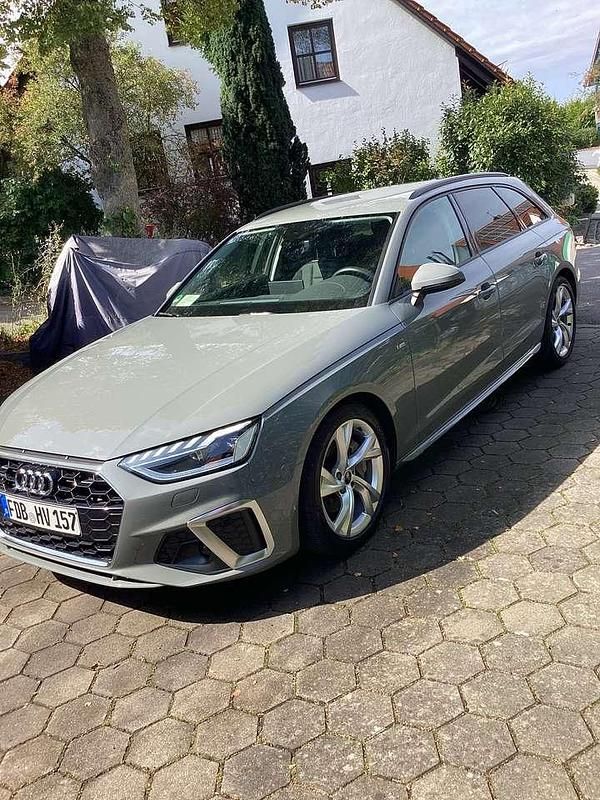 Grau Gebraucht 2022 Audi A4 S-Line Kombi | 32.800 € (Guter Preis) - Bild 1/4