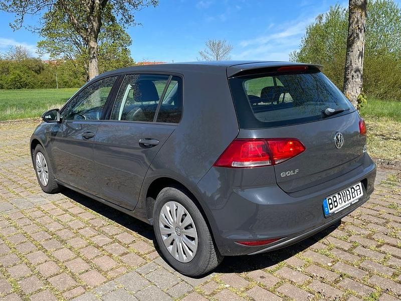 Second-hand VW Golf VII Trendline 86 CP (63 kW) 2015 Gri Berlinǎ