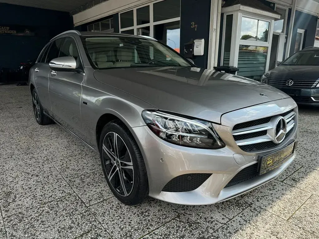 Gebraucht Mercedes C300 Avantgarde 194 PS (142 kW) 2020 Silber Limousine