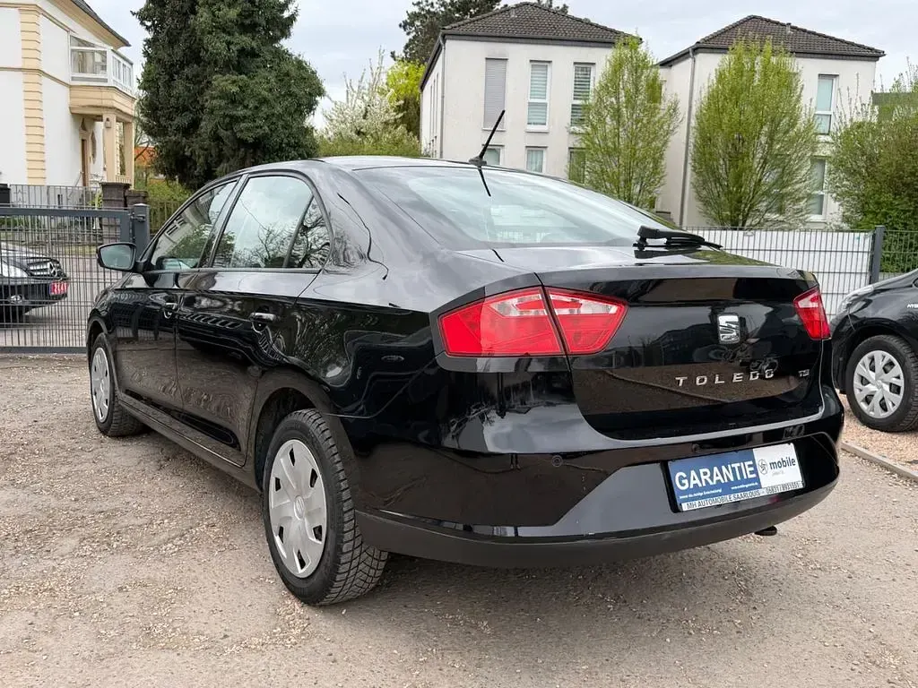 Gebraucht Seat Toledo Reference 90 PS (66 kW) 2017 Schwarz Kleinwagen