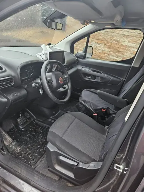 Gebraucht Fiat e-Doblò 100 kW (136 PS) 2023 Grau Van / Kleinbus