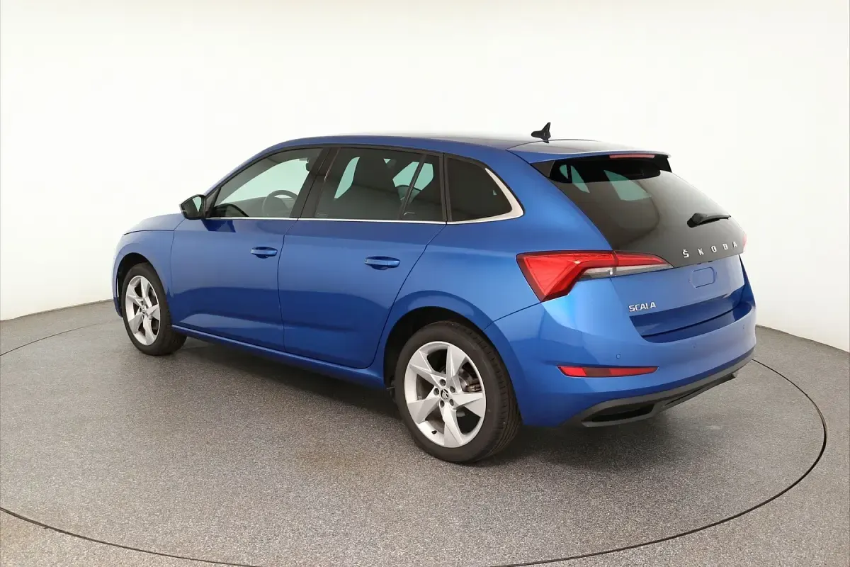 Gebraucht Skoda Scala Style 150 PS (110 kW) 2020 Modra race/race blue Kleinwagen