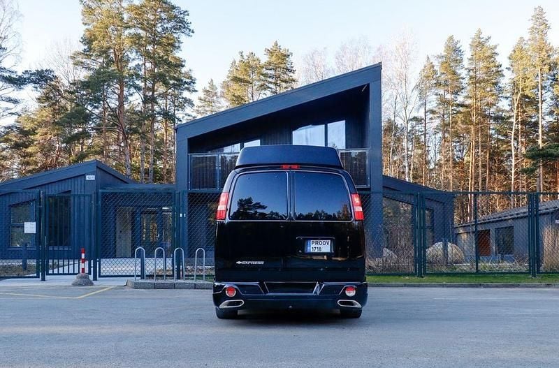 Second-hand Chevrolet Express 314 CP (230 kW) 2013 Negru Monovolum