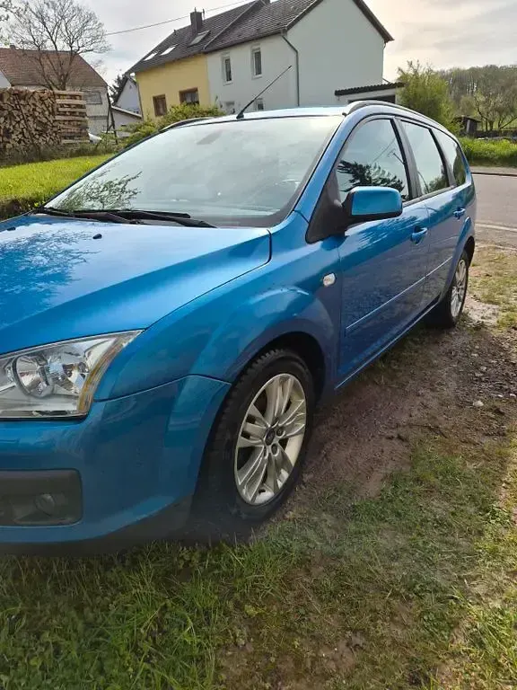 Gebraucht Ford Focus Ambiente 116 PS (85 kW) 2005 Blau Limousine