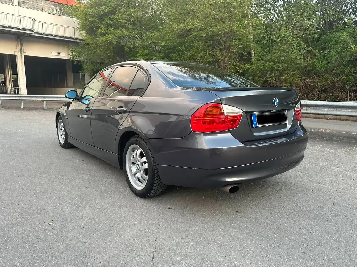 Second-hand BMW 318 129 CP (94 kW) 2006 Gri Berlinǎ