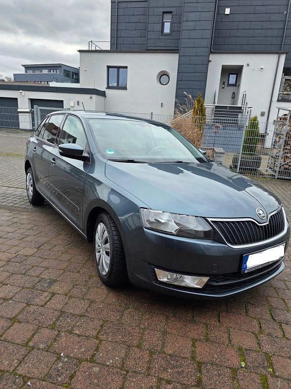 Gebraucht Skoda Rapid Joy 110 PS (80 kW) 2016 Grau Limousine