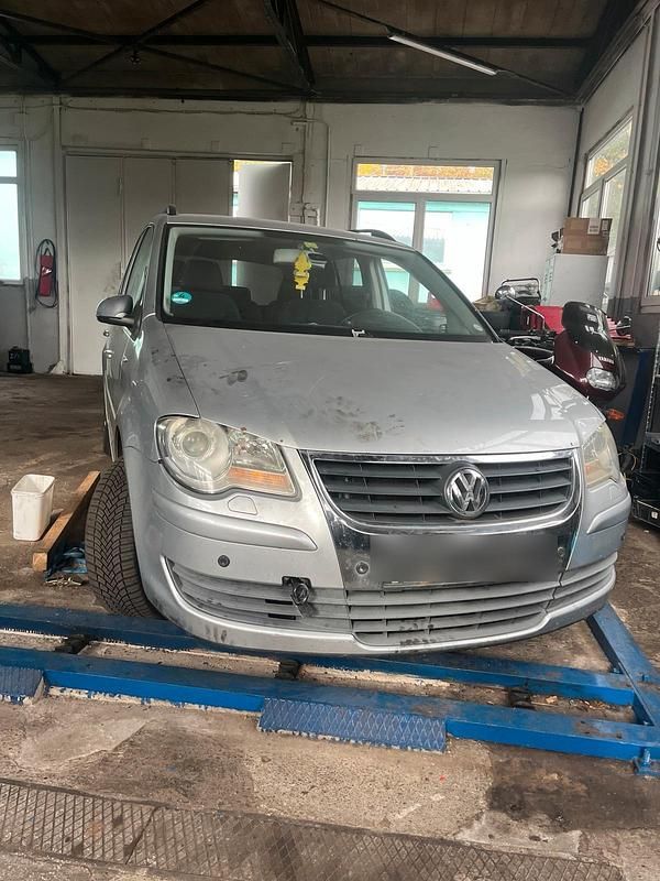 Silber Gebraucht 2007 VW Touran Van / Kleinbus | 2.000 € (Guter Preis) - Bild 1/4