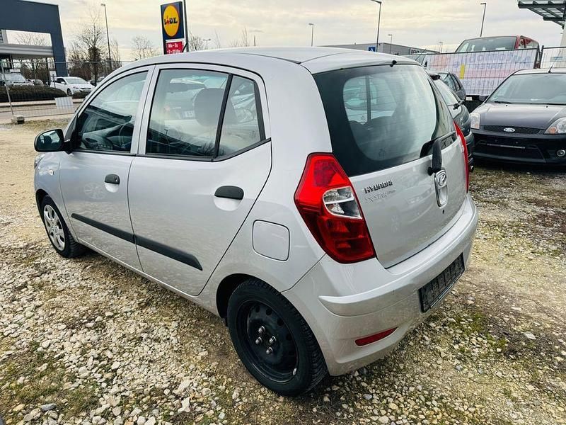 Gebraucht Hyundai i10 Edition 69 PS (50 kW) 2014 Silber Kleinwagen