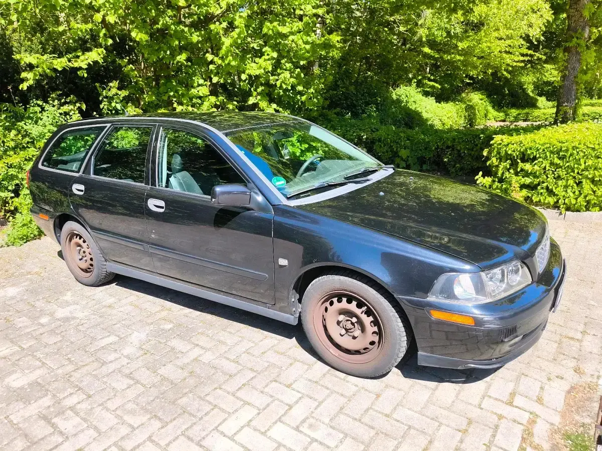 Gebraucht Volvo V40 122 PS (89 kW) 2004 Schwarz Kombi