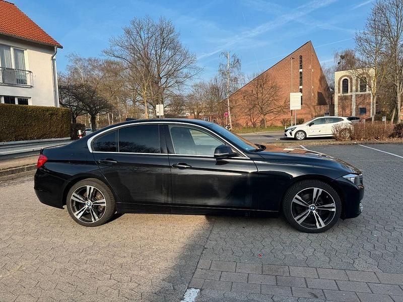 Gebraucht BMW 318 Luxury Line 143 PS (105 kW) 2015 Schwarz Limousine