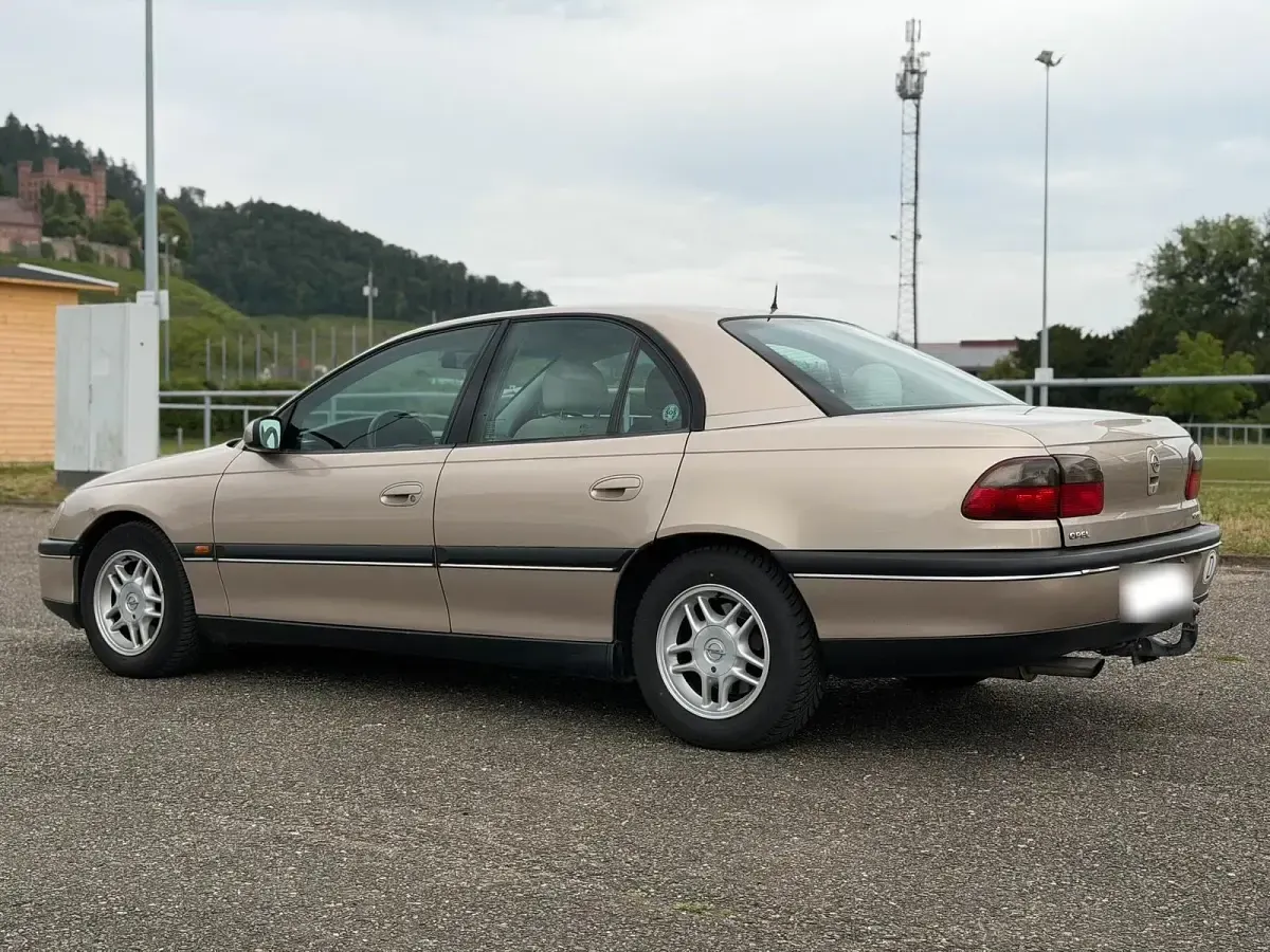 Gebraucht Opel Omega 170 PS (125 kW) 1998 Gold Limousine
