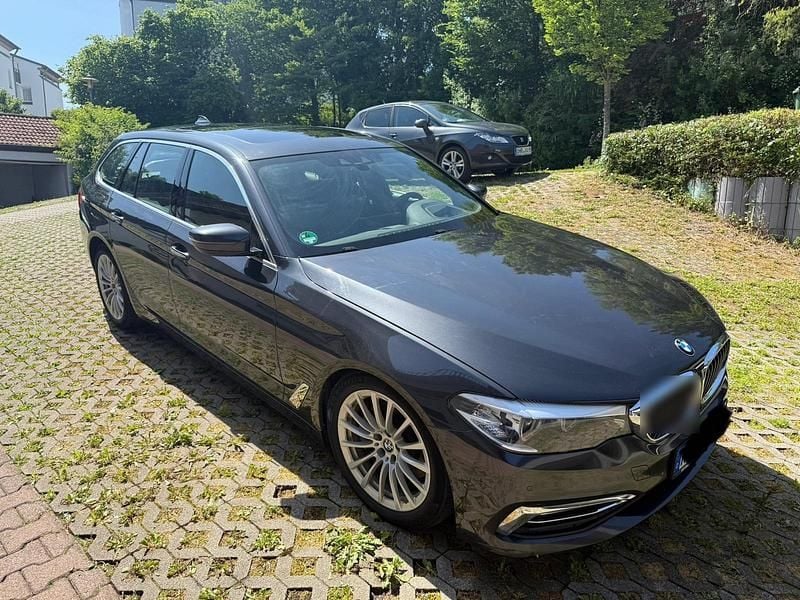 Andere farben Gebraucht 2017 BMW 530 Luxury Line Kombi | 22.500 € - Bild 1/4
