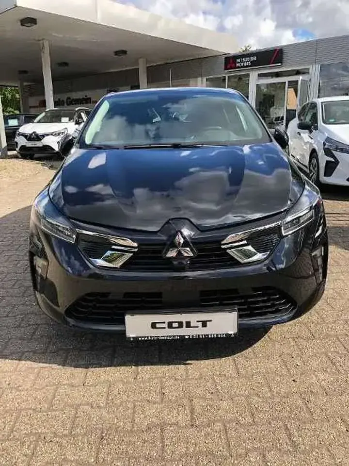 Gebraucht Mitsubishi Colt Plus 67 PS (49 kW) 2024 Schwarz Kleinwagen