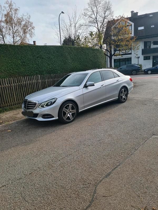 Silber Gebraucht 2015 Mercedes E350 Limousine | 22.990 € (Fairer Preis) - Bild 1/4