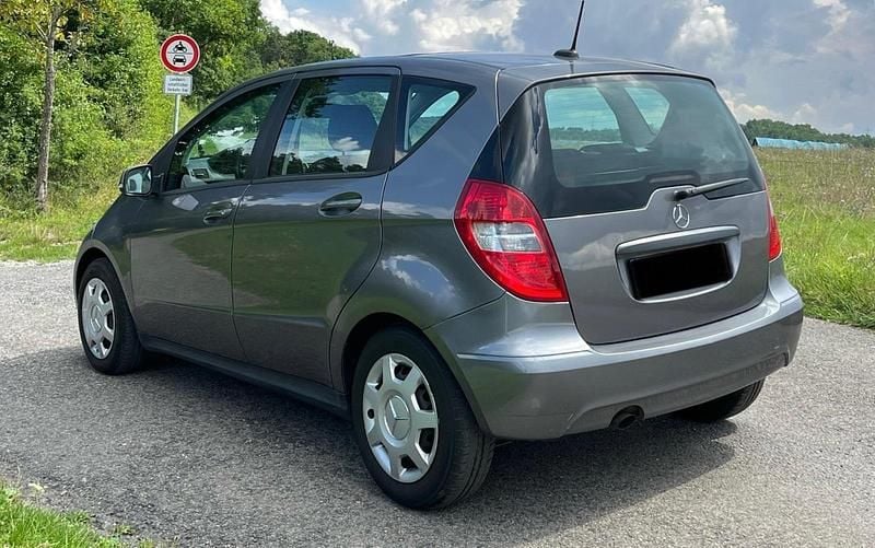 Gebraucht Mercedes A180 109 PS (80 kW) 2011 Grau Kleinwagen