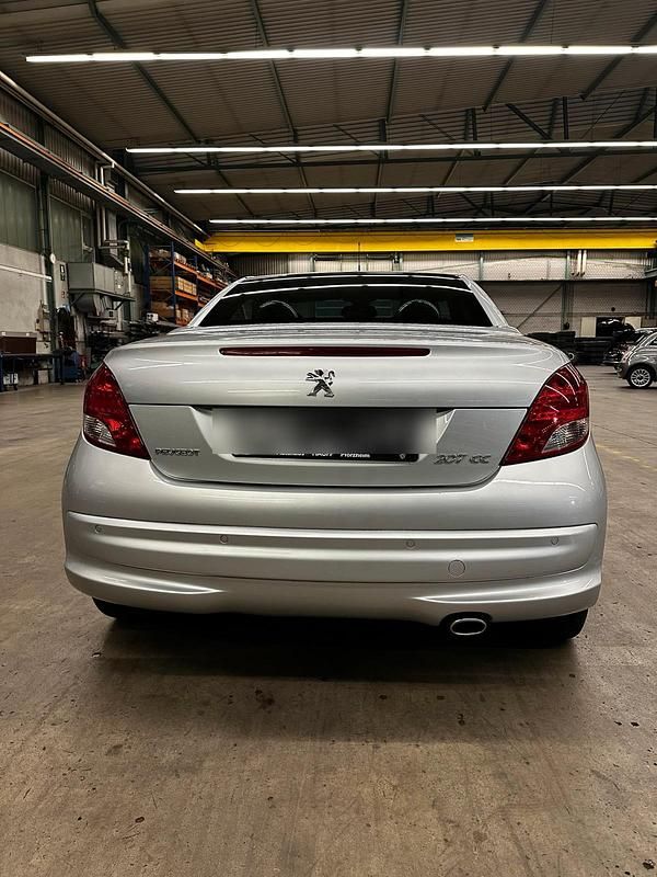 Gebraucht Peugeot 207 CC 112 PS (82 kW) 2012 Silber Cabrio
