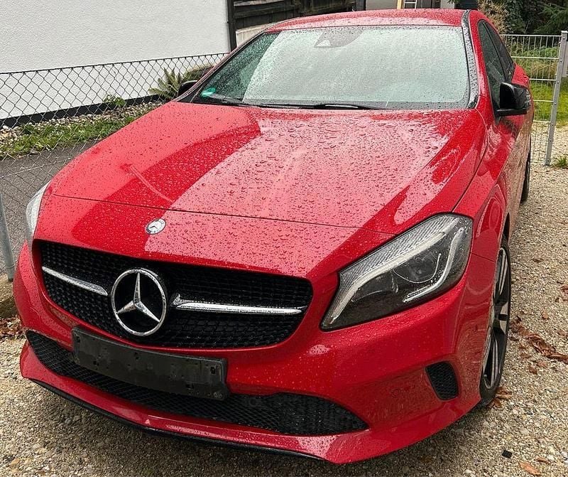 Rot Gebraucht 2016 Mercedes A200 Urban Limousine | 13.990 € (Guter Preis) - Bild 1/4