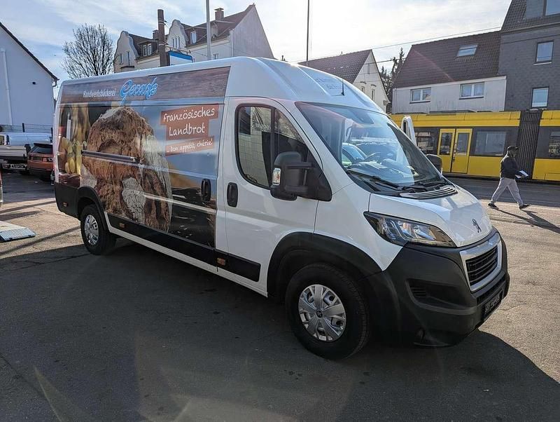 Lack weiss banquise/deckende Gebraucht 2021 Peugeot Boxer Premium Van | 17.990 € (Fairer Preis) - Bild 1/4