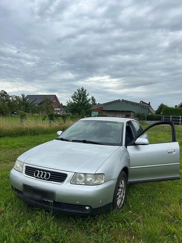 Silber Gebraucht 2002 Audi A3 Kombi | 1.400 € - Bild 1/4