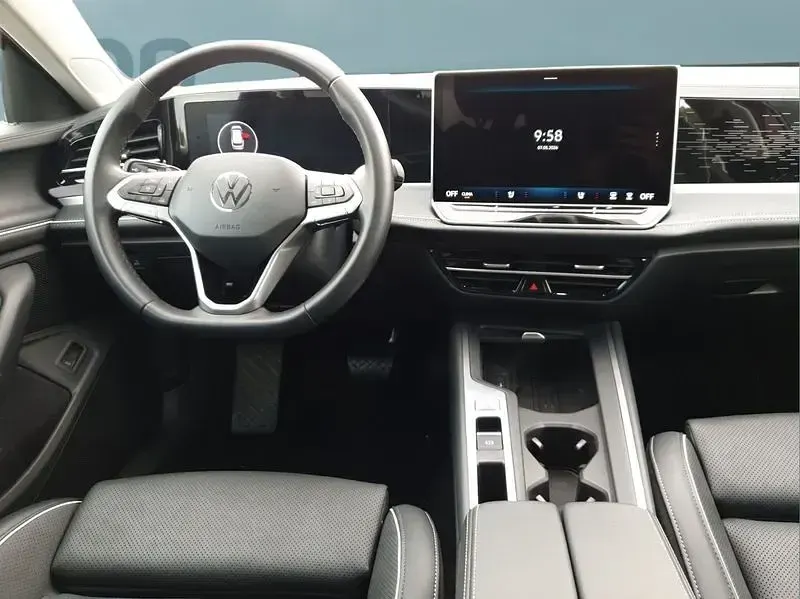 Gebraucht VW Passat 122 PS (89 kW) 2025 Rot Kombi