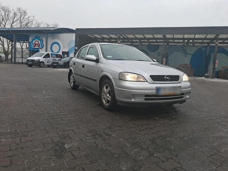 Gebraucht Opel Astra 90 PS (66 kW) 2003 Silber Limousine