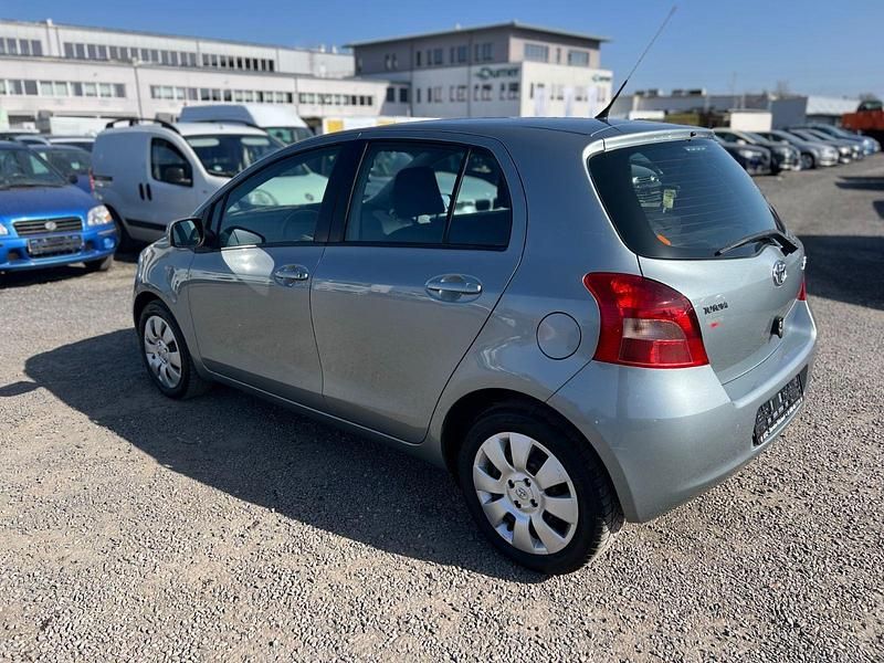 Gebraucht Toyota Yaris Sol 87 PS (63 kW) 2006 Silber Kleinwagen