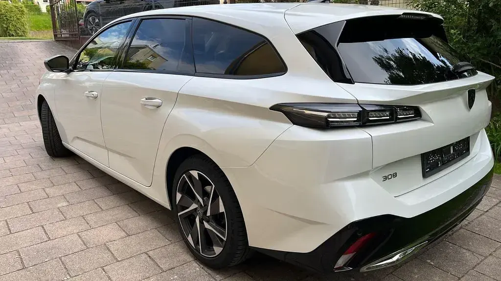 Gebraucht Peugeot 308 Allure 131 PS (96 kW) 2022 Weiß Kombi