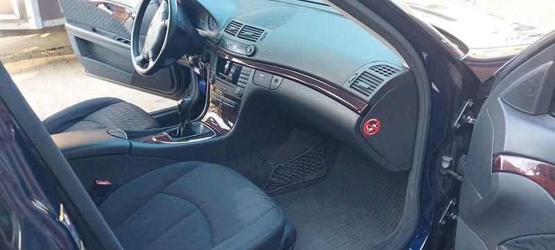 Gebraucht Mercedes E220 Classic 150 PS (110 kW) 2005 Blau Kombi