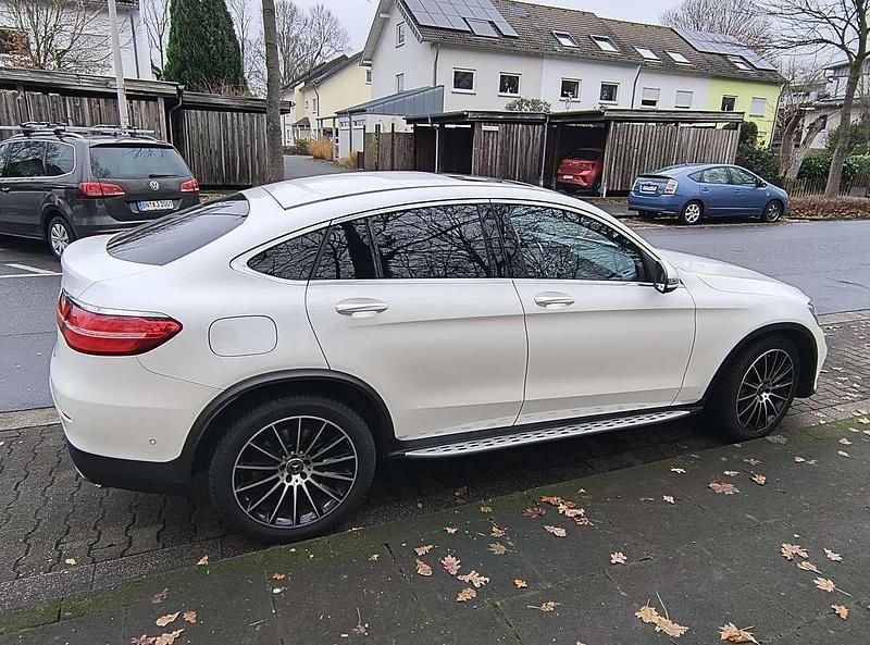 Weiß Gebraucht 2017 Mercedes GLC220 AMG line Coupé | 31.700 € (Guter Preis) - Bild 1/4