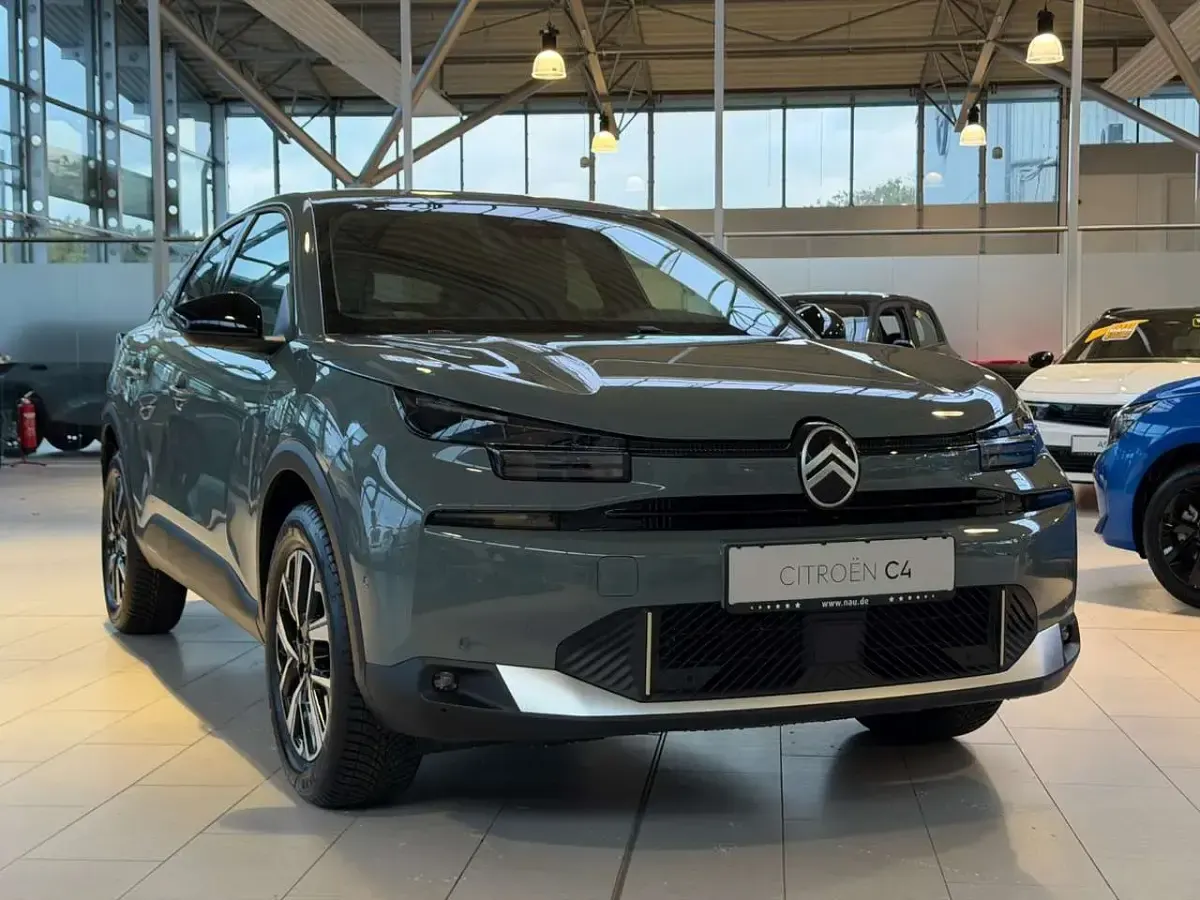 Gebraucht Citroën C4 PureTech 131 PS (96 kW) 2025 Manhattan grün SUV