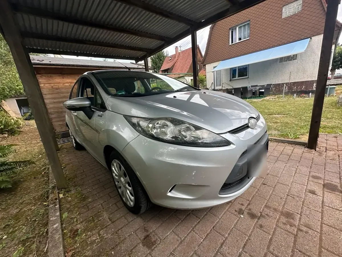 Gebraucht Ford Fiesta 82 PS (60 kW) 2009 Silber Kleinwagen
