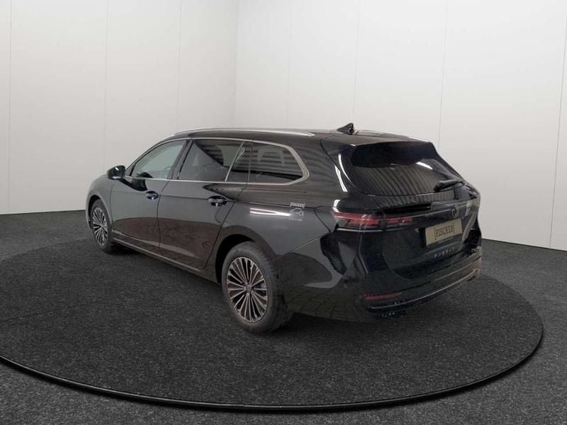 Gebraucht VW Passat Elegance 150 PS (110 kW) 2025 Schwarz Kombi