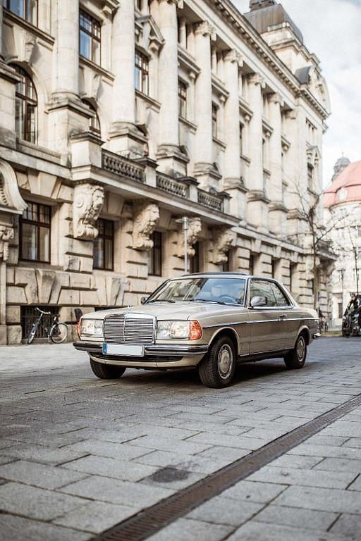 Beige Gebraucht 1981 Mercedes 230 Coupé | 22.500 € - Bild 1/4