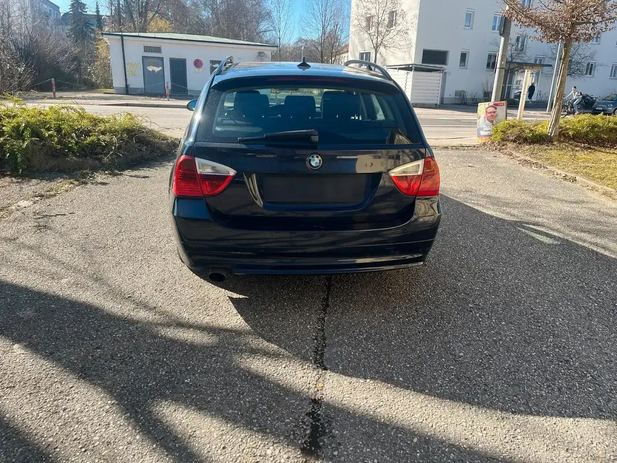 Gebraucht BMW 320 150 PS (110 kW) 2007 Blau Kombi