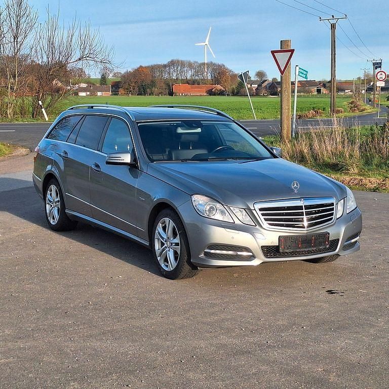 Grau Gebraucht 2011 Mercedes E350 Kombi | 8.750 € (Guter Preis) - Bild 1/4