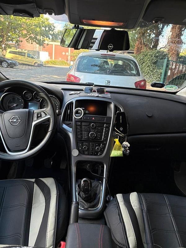 Gebraucht Opel Astra 110 PS (80 kW) 2012 Weiß Kombi