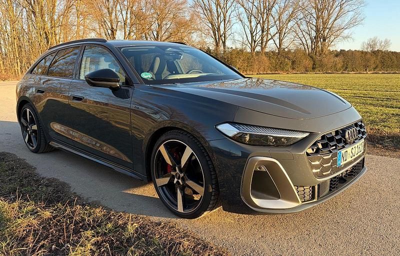 Grau Gebraucht 2024 Audi A5 Edition .1 Kombi | 51.990 € (Superpreis) - Bild 1/4