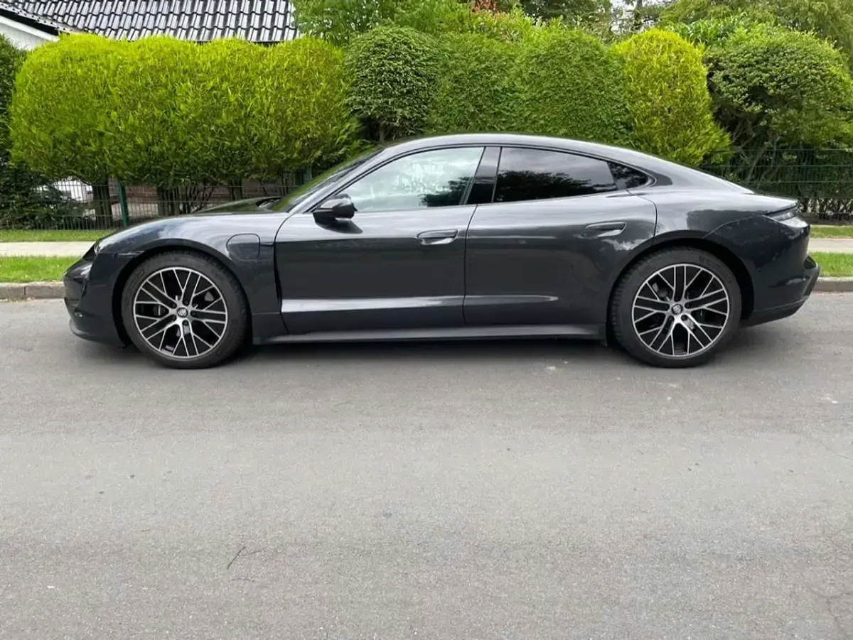 Gebraucht Porsche Taycan 350 kW (476 PS) 2021 Schwarz Limousine