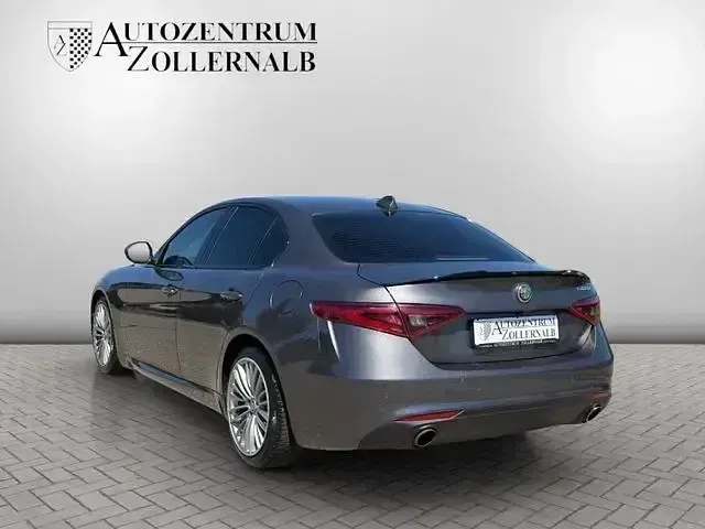 Gebraucht Alfa Romeo Giulia Super 179 PS (131 kW) 2016 Colore esterno (šedá vesuvio) Limousine