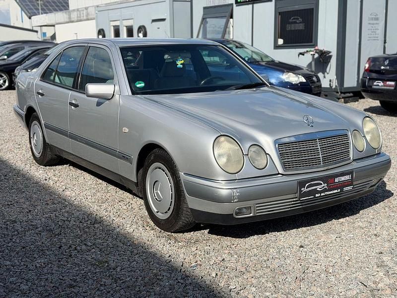 Gebraucht Mercedes E230 Elegance 150 PS (110 kW) 1996 Silber Limousine